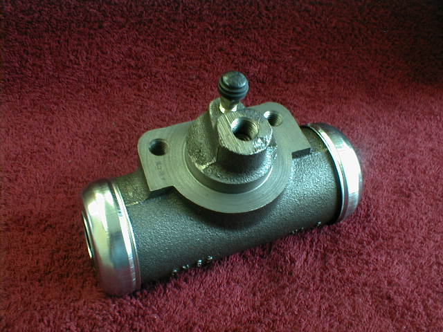 BOMBA AUXILIAR FRENOS DELANTERA L1113/1116/1117 USA/L1017