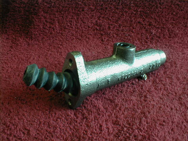 BOMBA PRINCIPAL CLUTCH OF1115/1318/O371/O500 /1628L/915E