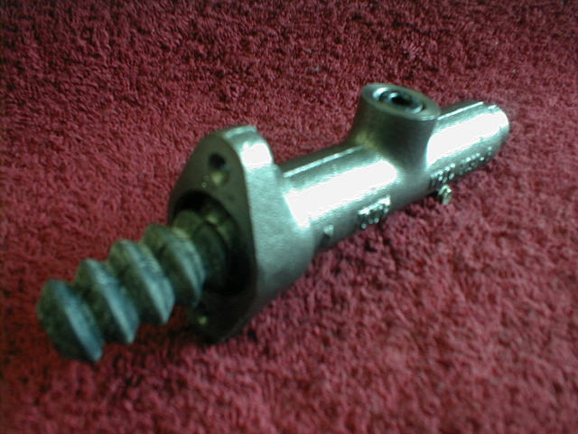 BOMBA PRINCIPAL CLUTCH OF1620/1721/1722/OH1621L, 709 LO 812