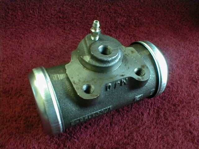 BOMBA AUXILIAR FRENOS DEL TRAS MB 1513 1424 (LIQUIDO)