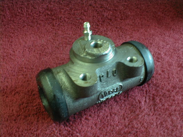 BOMBA AUXILIAR FRENOS DELANTERA  MB 1113