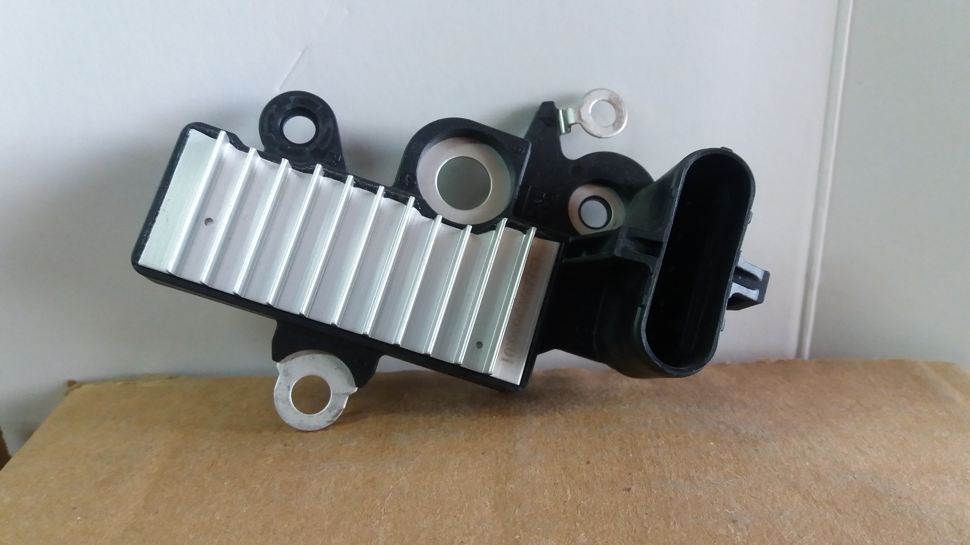 REGULADOR ALTERNADOR 18SI 28V 80/100A
